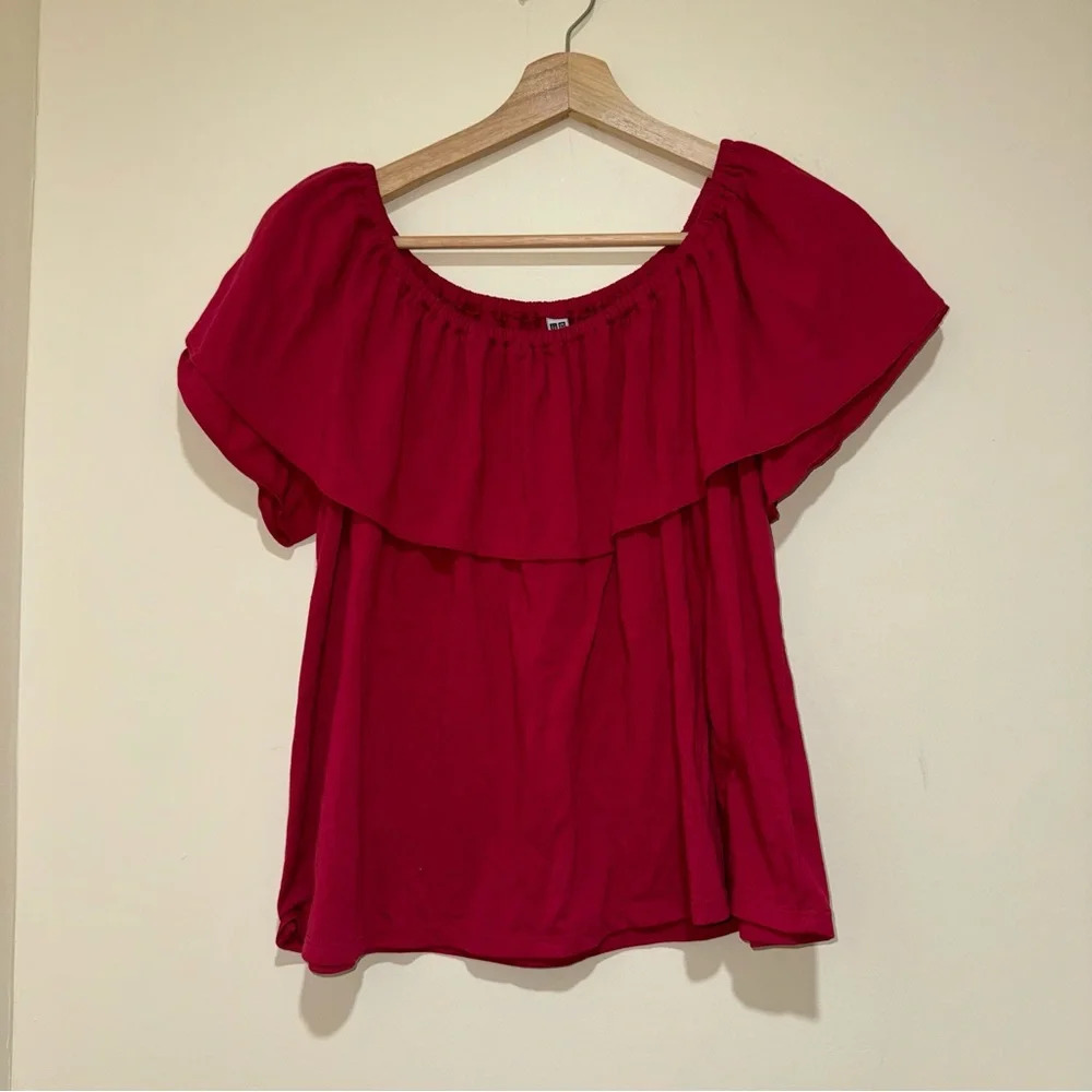 Women’s Uniqlo Brand Red Off the Shoulder Flowy Soft Lightweight T-Shirt Size: L